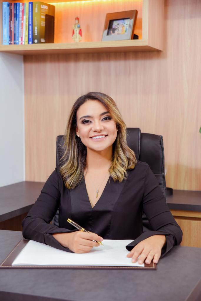 Dra. Mariane Reis Dra. Mariane Reis
